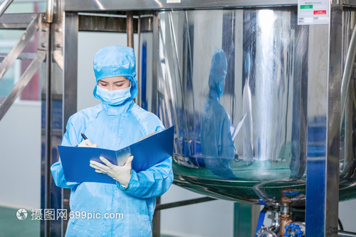 精益求精 化工厂技术工人的锅炉设备检查实践与技术解析